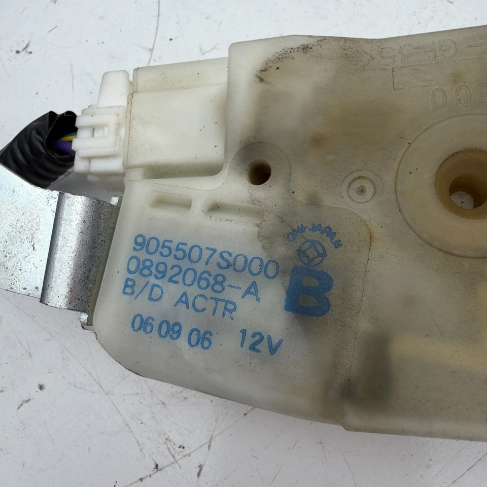 Actuador de bloqueo de pestillo de puerta levadiza trasera Nissan Armada 2004-12 con manija de puerta trasera B251-9 Foto 2 de 4