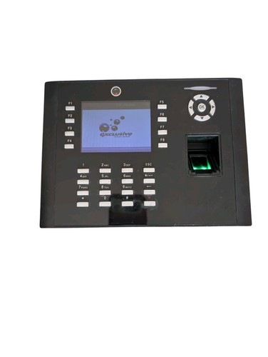 ZKTeco iClock680 Fingerabdruckscanner - funktionstüchtig, eingeschaltet, Wandhalterung & Stecker