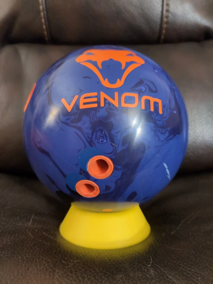 Bola de boliche reactiva sólida 15 lb MOTIV Venom Shock perforada una vez Foto 2 de 4