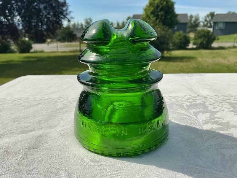 BEAUTIFUL TOUGH TO FIND 7-UP GREEN HEMINGRAY CD-214 GLASS INSULATOR…NICE!!