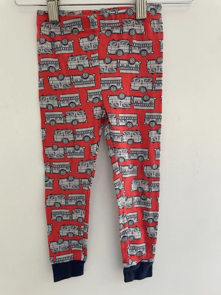 Pantalones de pijama rojos 2T Carter's para niños pequeños camiones de bomberos 100 % algodón Foto 3 de 4