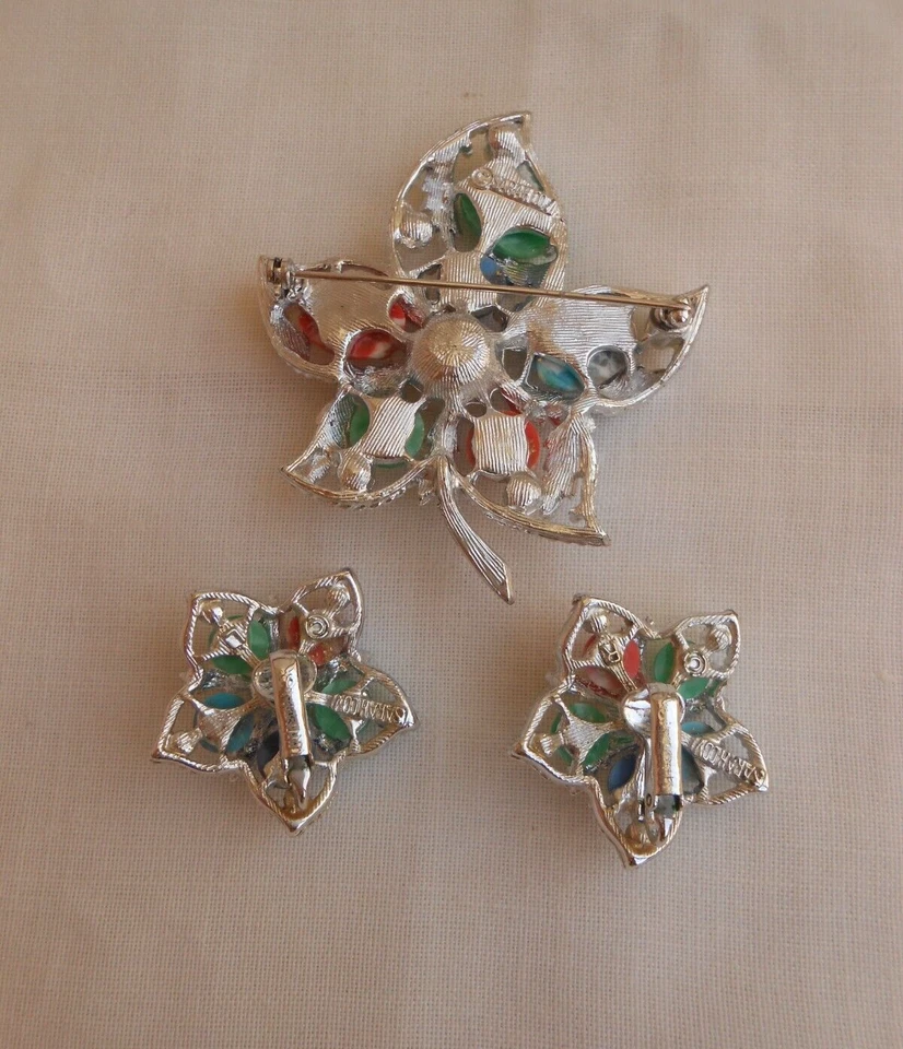 SET demi parure ORECCHINI e SPILLA firmati SARAH COVENTRY pietre e perle 1967 - Immagine 3 di 4