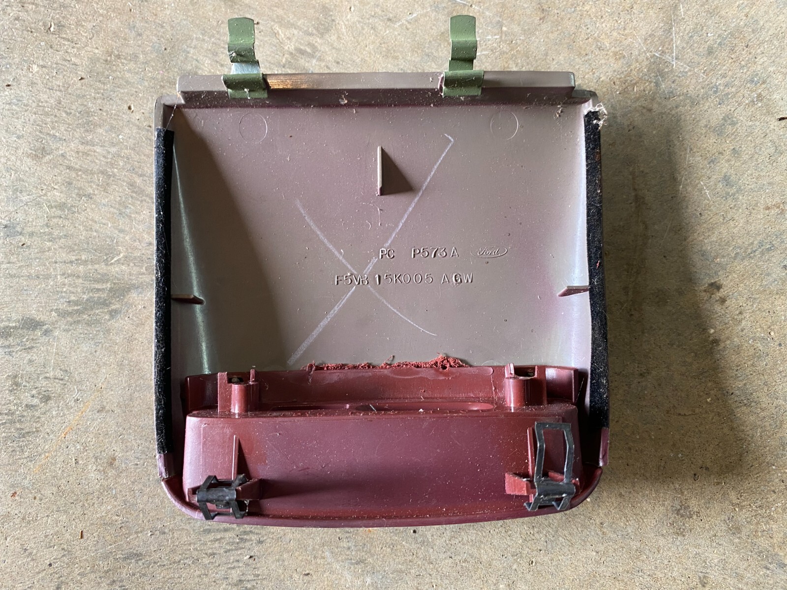 94 95 96 97 1995 LINCOLN TOWN CAR DASH CLOCK BEZEL RED F5VB15K005AGW