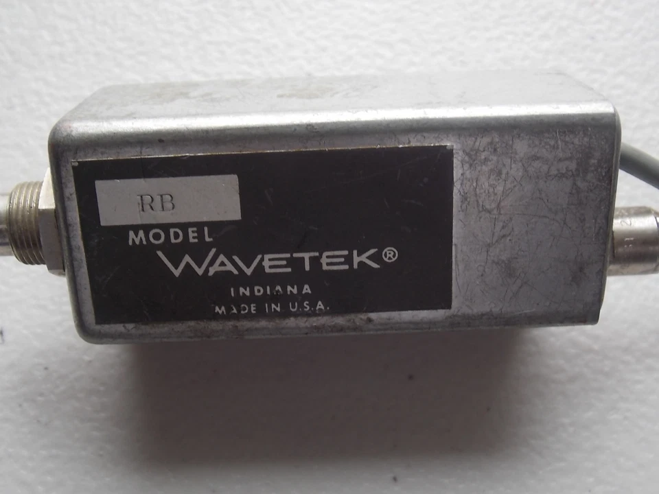 WAVETEK RB FILTER W/AMPHENOL 31-224 & 74868 UG C/U COAXIAL ADAPTERS - Image 2 of 3