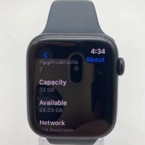 GPS Only Apple Watch SE 2nd Gen 44MM Midnight Aluminum Sport Band MRH73LL/A - Photo 4 sur 13