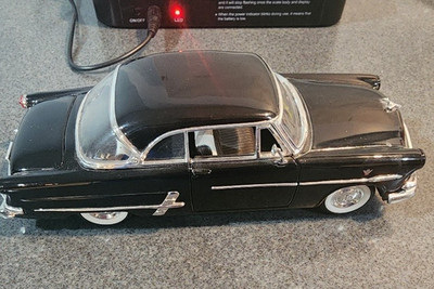 1953 Ford Victoria 1:24 Diecast Model Car Welly Classic Black Coupe Tri-Five era