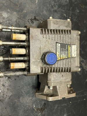 #ad Landa Karcher KG2530G pump crankcase with 2 good ceramics $79.99