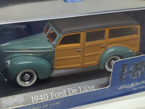 Miniature Minichamps 1/43 - Ford De Luxe 1940 Verte (collection, état Neuf Boîte)
