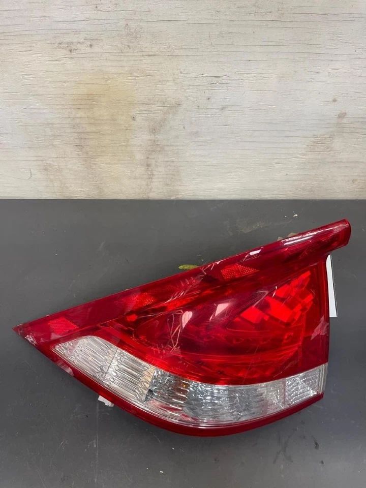 2010-2011 Honda Insight Tail Light Left Driver Side Assembly OEM - Image 2 of 4