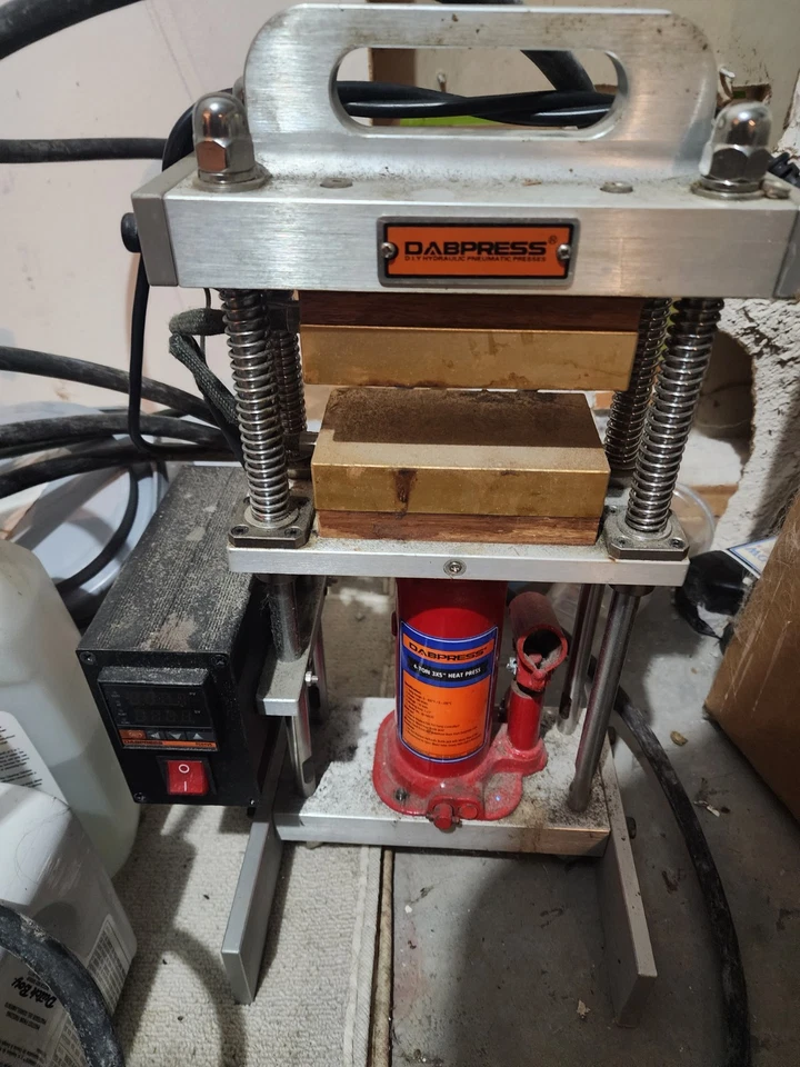 Luces de cultivo y soportes de pared y sistema de ventilación interior, Dabpress y más Foto 2 de 4