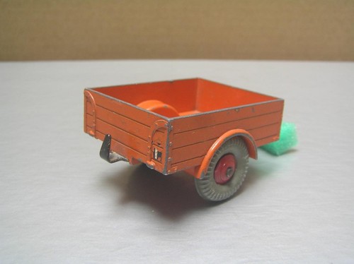 Dinky Toys 27M 341 Land Rover Trailer Orange with Red hubs - Picture 4 of 6
