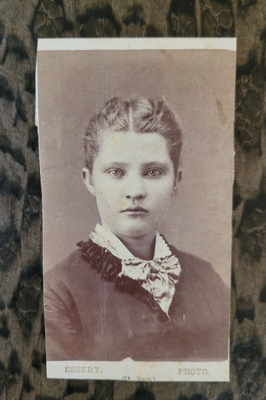 CDV Cabinet photo, Young girl, Essery/Sunbeam, St. Paul, MN, trimmed (?)