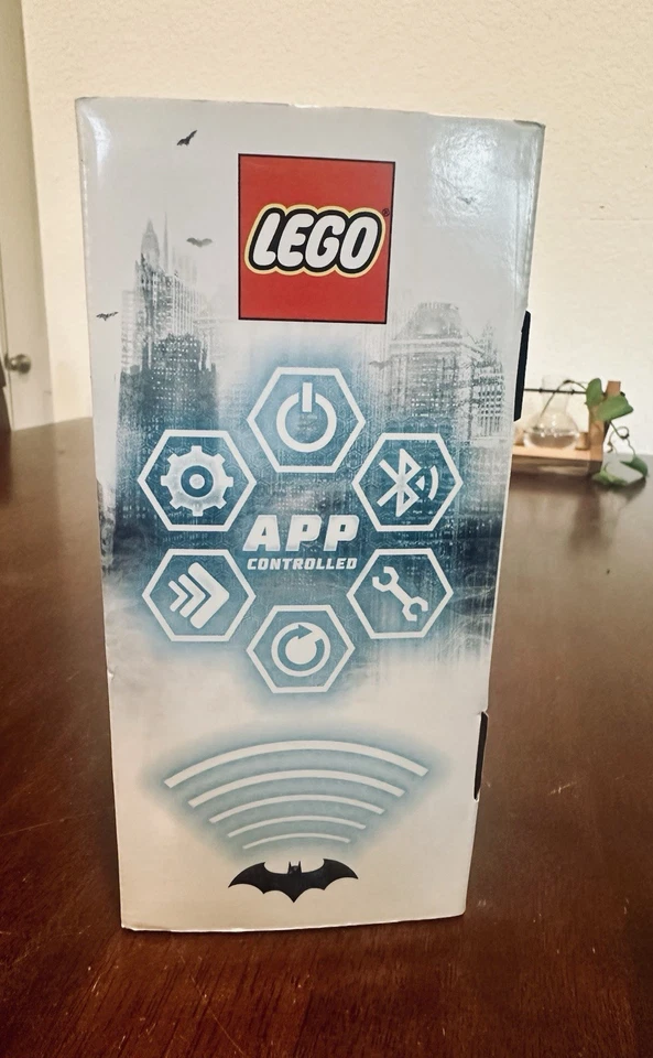 LEGO DC Comics Super Heroes: App-Controlled Batmobile (76112) - Image 3 of 4