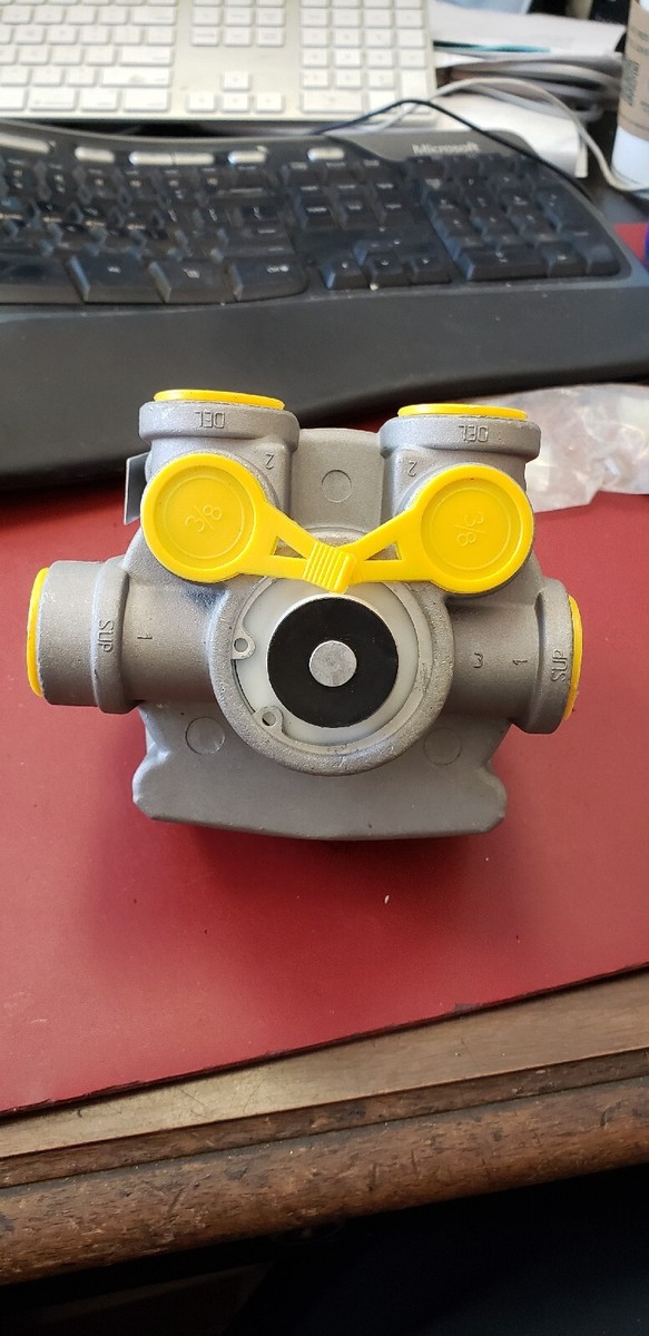 BENDIX Valve Relay 4 PSI Crack Pressure for Freightliner Mack 