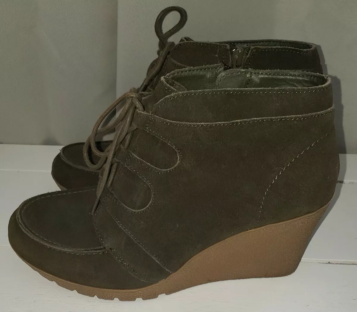 Green clearance wedge booties