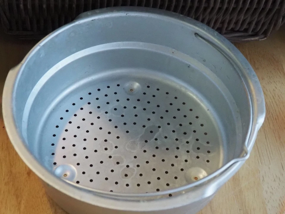 Panier Vapeur Pour Cocotte Minute Seb Bac de Cuisson Égouttoir. Aluminum 22 cm - Photo 2/3