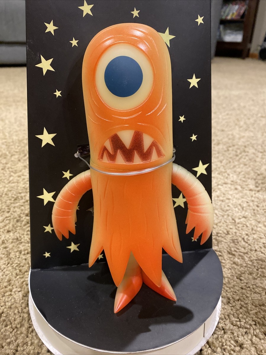 Critterbox Tim Biskup Helper Glow In The Dark Version 8