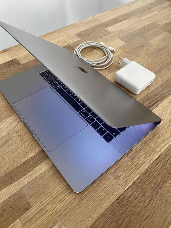 Apple MacBook Pro 15" 2016 · i7 · 16GB · 500GB, photo 4 sur 5