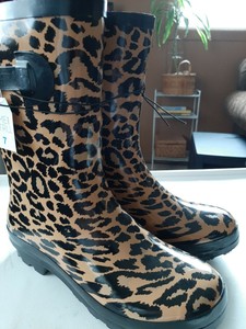 time and tru rain boots