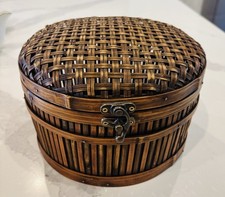 Vintage Style Woven Brown Basket With Handles, Lid And Clasp For Decor/Storage