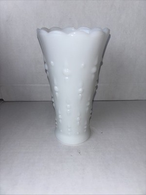 Vintage Milk Glass Vase 7.25'''' Anchor Hocking Scallop Edge Teardrop and Pearl
