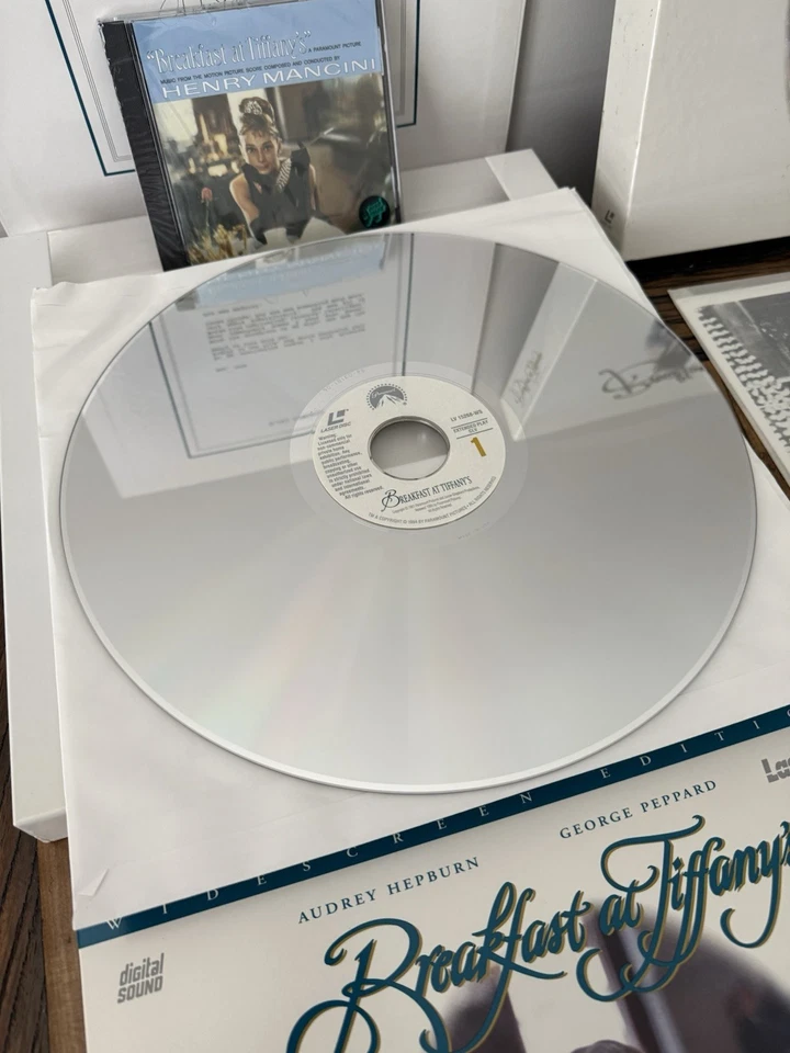 Breakfast at Tiffany’s Collector’s Edition LaserDisc Box Set 1415/5000 Complete - Image 3 of 4