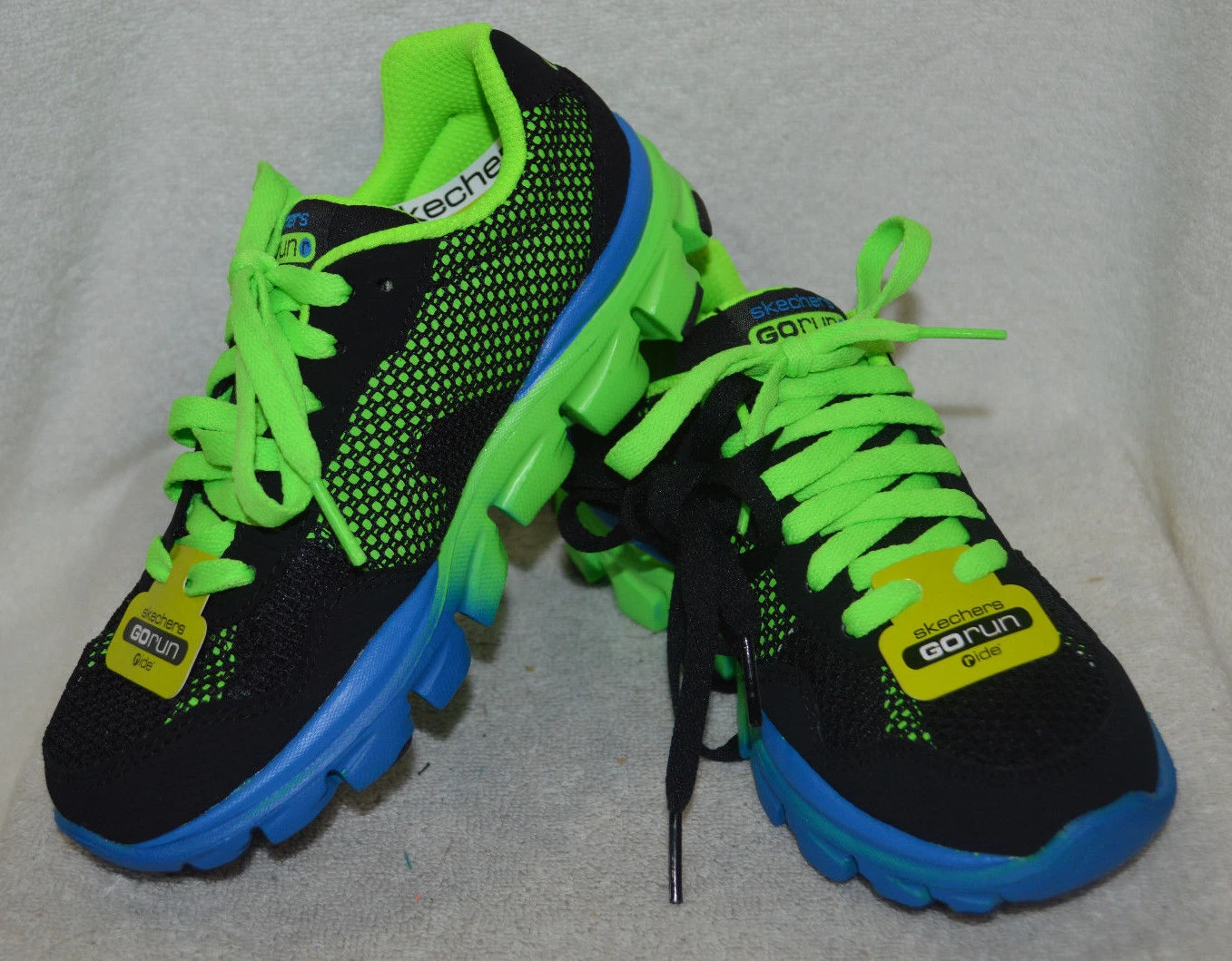 Baskets Boy's Skechers Go Run Ride Supreme noires/vertes/bleues   Taille 11 neuves dans leur emballage