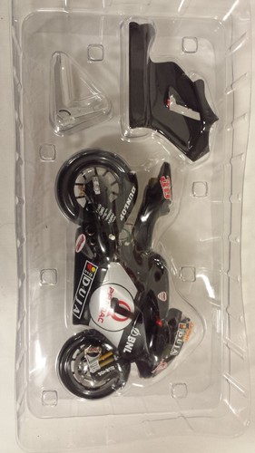 Jose-Luis Cardoso. Ducati Desmosedici MotoGP 2006. Minichamps 1/12 - Picture 4 of 5