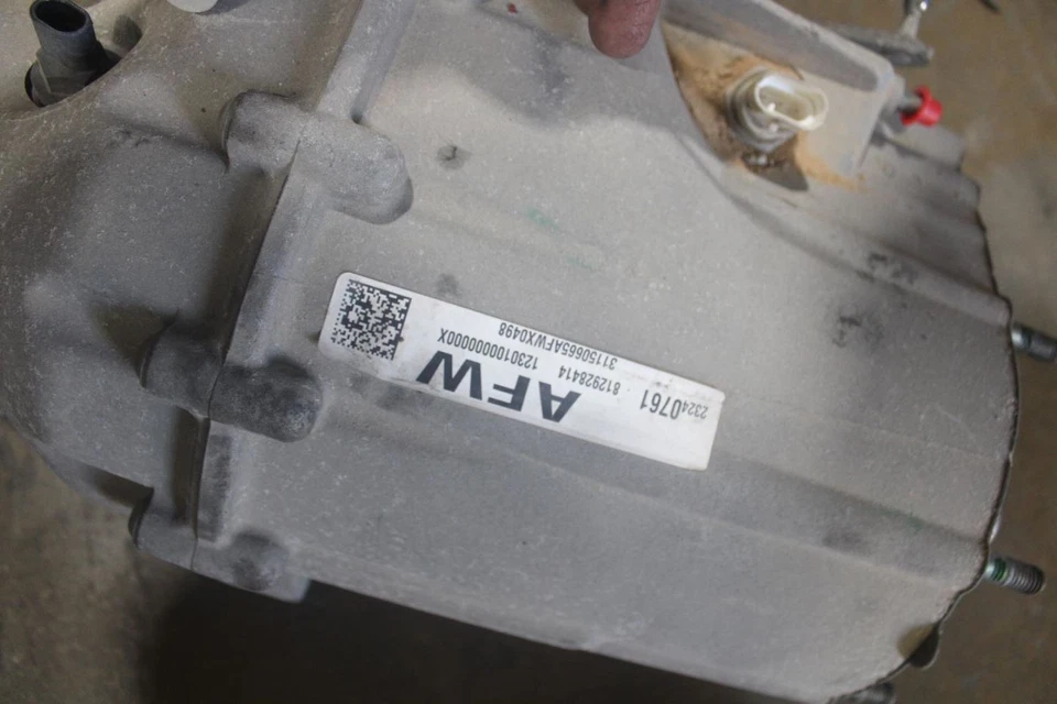 2015 Chevrolet Silverado 2500 4WD Transfer Case, Used, 116K Miles, OEM - Image 2 of 4