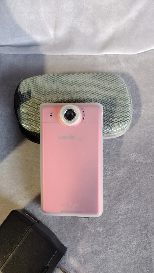 Creative Labs Vado HD VF0584 Pocket Video Cam Model 3 RED  - Image 4 of 4