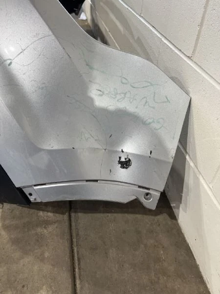 Cubierta del parachoques delantero Ford Explorer 2018-2020 OEM JB5Z17D957BA Foto 3 de 4