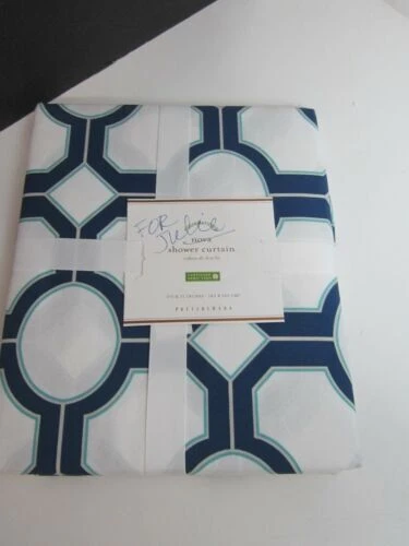 Геометрические занавески для душа Pottery Barn
