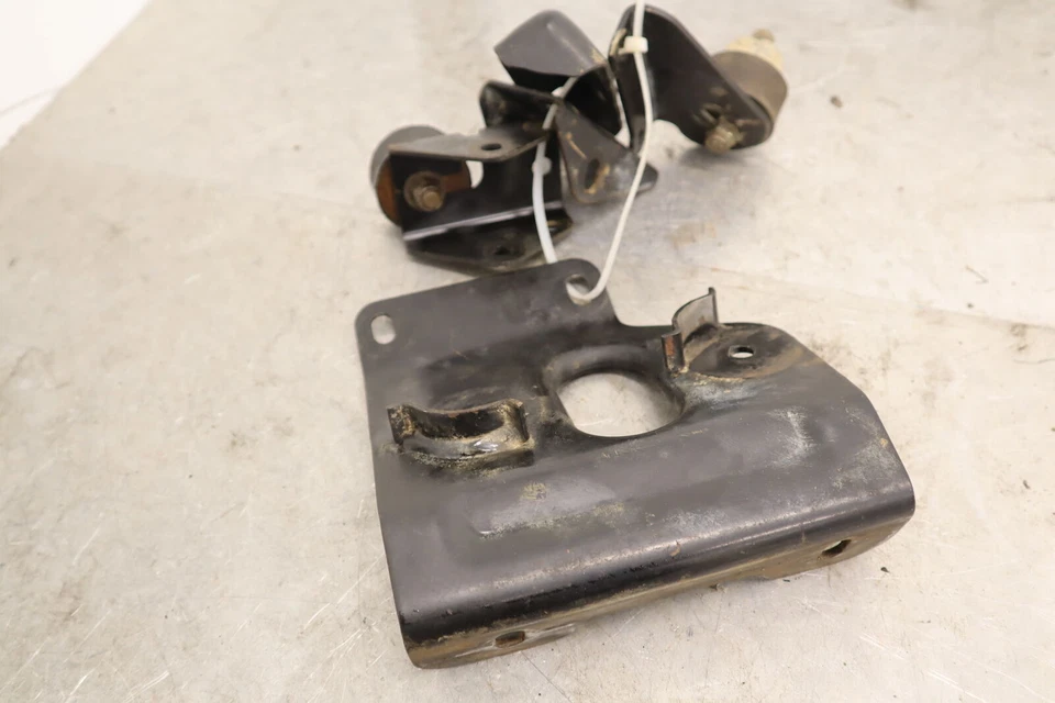 1999 POLARIS MAGNUM 500 4X4 OEM MOTOR ENGINE MOUNT STAY BRACKET - Image 4 of 4