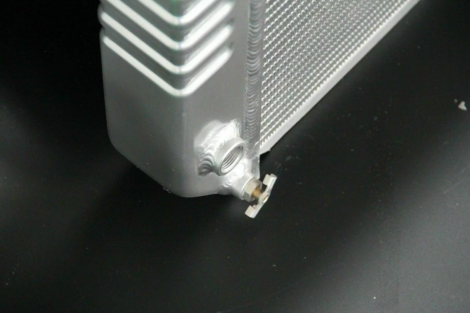 Radiador KKS 3 filas para 88-95 Chevy GMC C/K 1500 2500 3500 5.0 5.7 305/350 V8 28" Foto 4 de 4