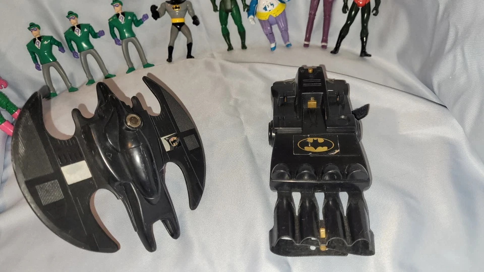 Lote Antigo de 11 Brinquedos DC Comics McDonald's Batman Robin Pinguim Coringa Flecha Verde - Imagem 2 de 4