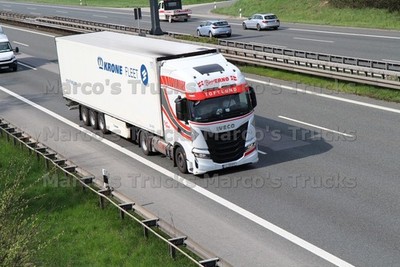 LKW Foto Iveco Kühlsattelauflieger Polen weiß KRONE FLEET, KROhne fleet f #k8ha