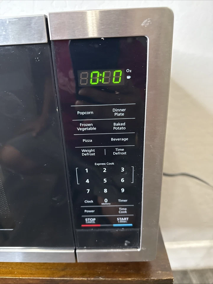 Magic Chef 900 Watt 0.9 Cu Ft Digital Touch Small Countertop Microwave, Black - Image 3 of 4