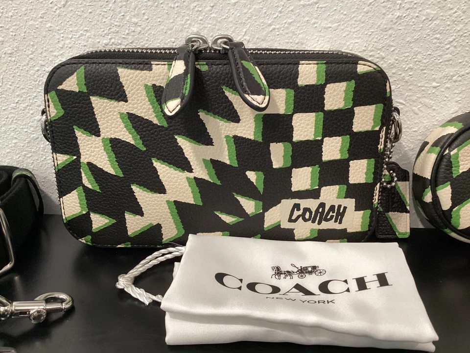 蔻驰 Charter 皮革超薄 Geo Check 斜挎包 CBG22 7.5 x 4.5" x 1" 小袋 — 第 4/4 张图片