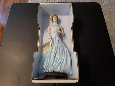 Franklin Mint - Diana Princess Of Wales Doll/Light Blue Flowing Dress - No COA