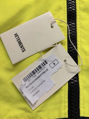 Vetements F/W19 Hi-Vis Anarchy Reflective Parka image 14