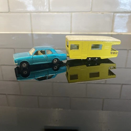 Matchbox Lesney Superfast No. 25 - Ford Cortina Mk 2, Blue And Caravan #705