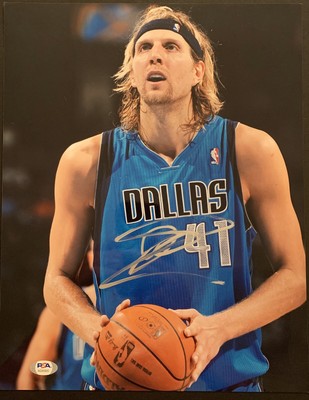 dirk nowitzki signed basketball