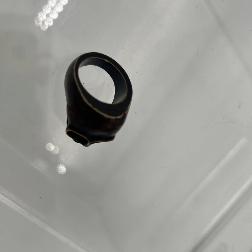 Anillo de calavera de resina unisex (talla 8) - La calavera es de aproximadamente 1-1/4" x 3/4", motociclista, gótico Foto 3 de 4