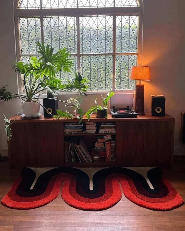 Alfombras acolchadas a mano de forma irregular Melting Runner hechas a mano alfombras de lana beige y negro Foto 2 de 4