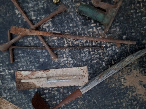 Antique Lot Of Farming And Tire Tools- 4way,bottle Jack, Garden Hoe,and More - Picture 7 of 7