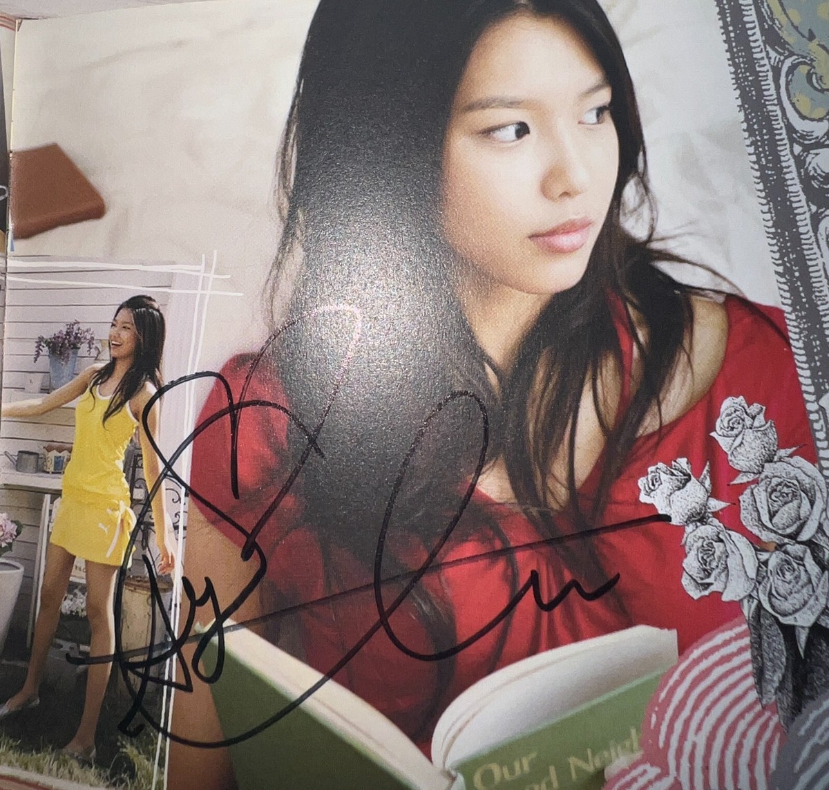 少女時代　into the World ポスター　サイン入り 少女時代 into the World ポスター サイン入り Amazon.co.jp