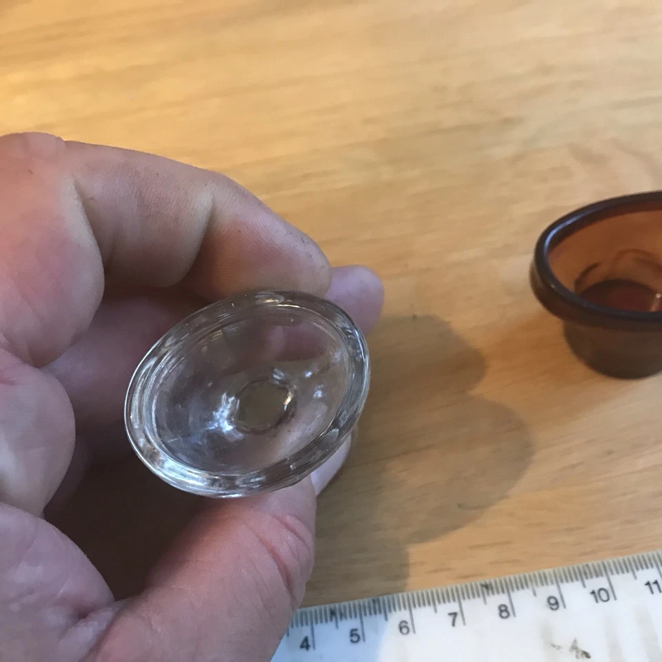 Vintage eye glasses 2 clear glass and 1 brown plastic Optrex eye bath - Image 3 of 4