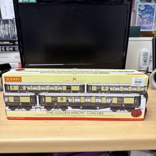 Hornby R4196 ‘The Golden Arrow’ Coaches (x3 coach pack) Onyx, Adrian, Zenobia