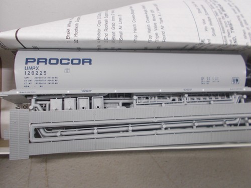 INTERMOUNTAIN ~ COCHE TOLVA DE GRANO CUBIERTO PROCOR 4 BAHÍAS # 120225 ~ KIT ~ ESCALA HO | Zustand: New