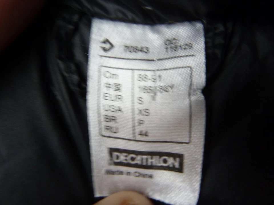 Quechua женщин пуховик куртка маленький черный с капюшоном вниз заполненный теплый пальто туризм  - Изображение 4 из 4